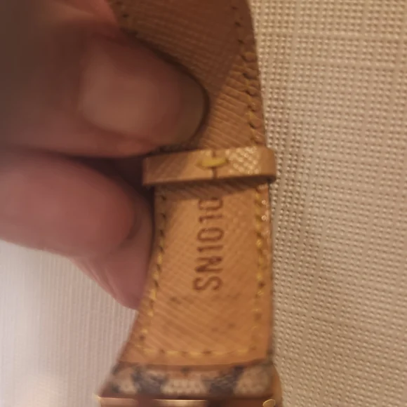 Louis Vuitton Bracelet with Gold Flower - Picture 4 of 4